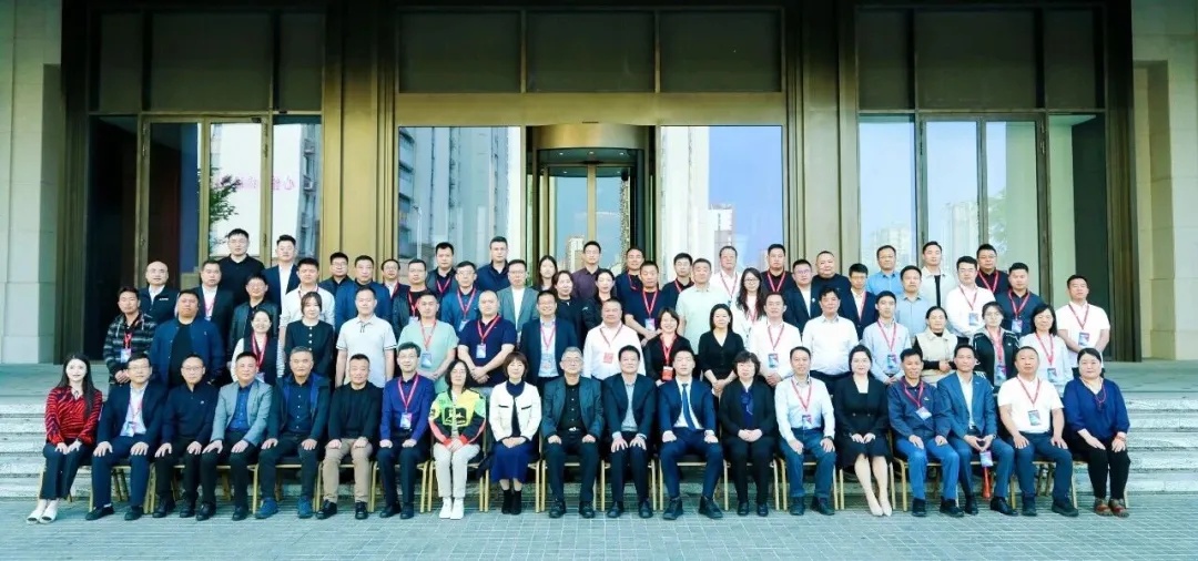 首届建筑门窗行业企业家沙龙成功举办 泰洋幕墙董事长郑卫兵分享高质量发展路径